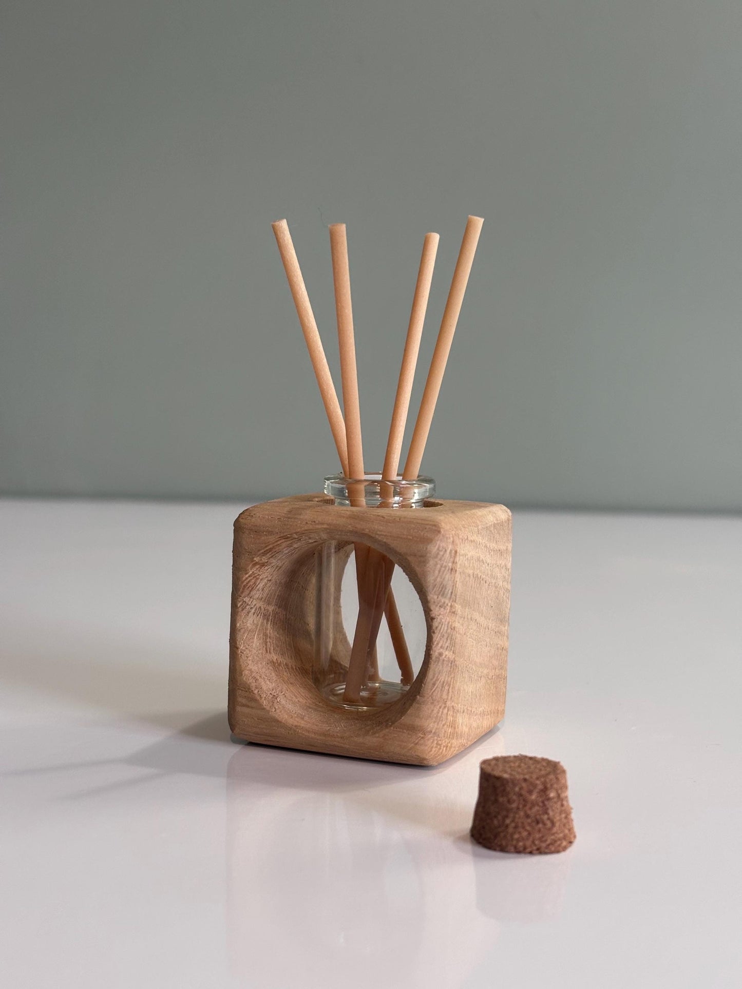 Handmade 40mm Oak & Glass Reed Diffuser – Natural Beeswax Finish