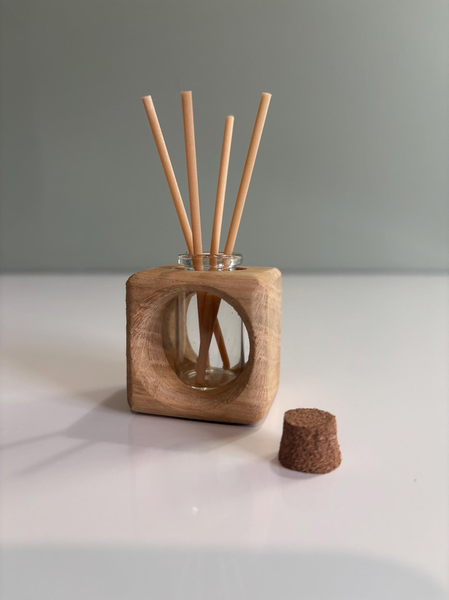 Handmade 40mm Oak & Glass Reed Diffuser – Natural Beeswax Finish
