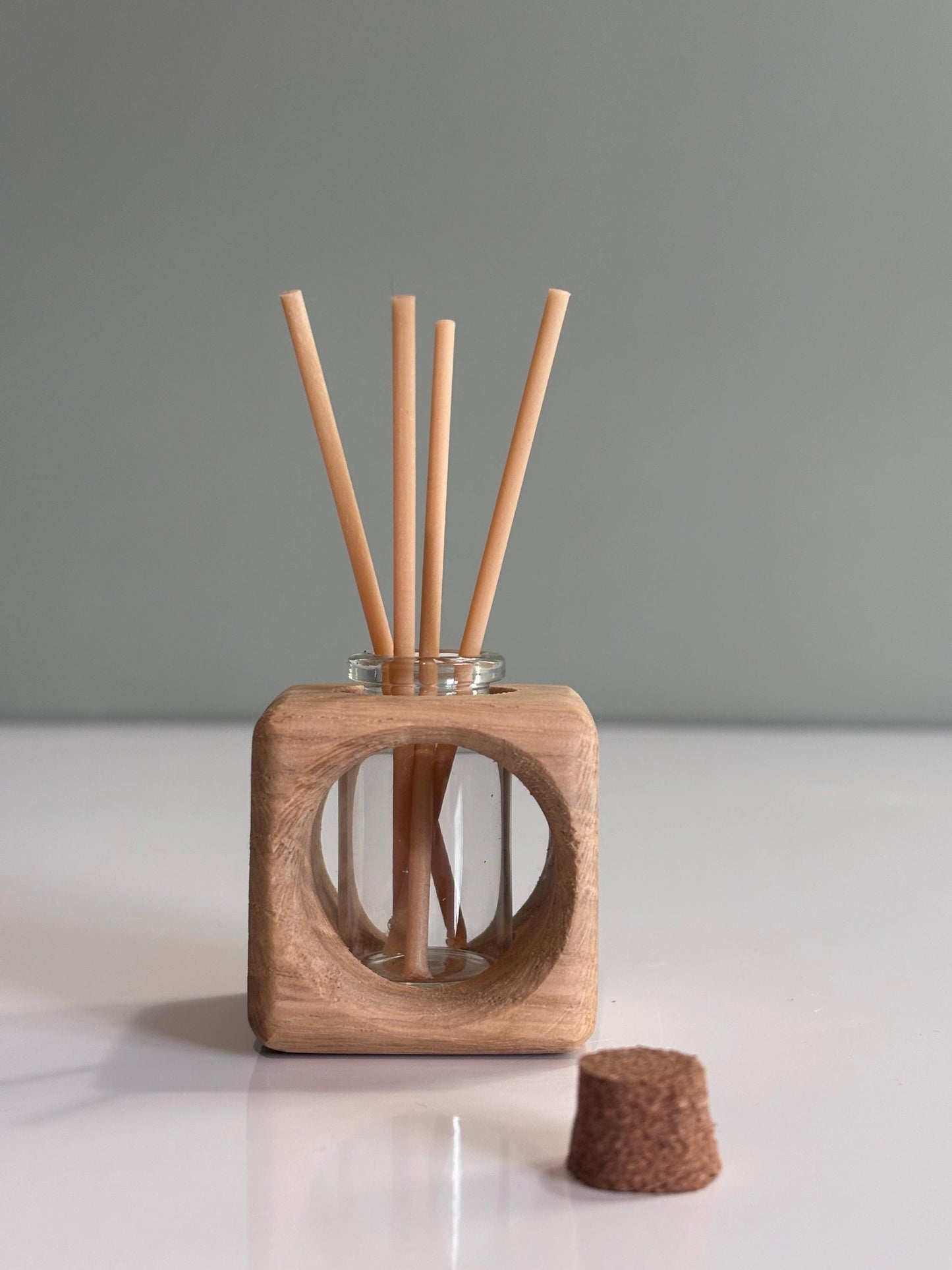 Handmade 40mm Oak & Glass Reed Diffuser – Natural Beeswax Finish
